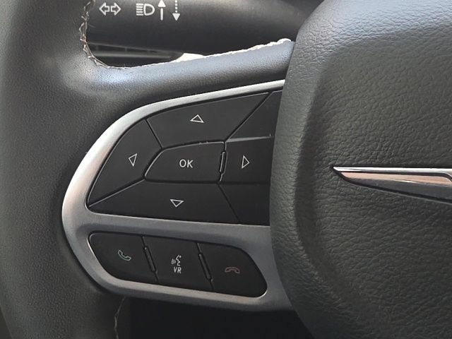 Used 2022 Chrysler Pacifica Touring-L FWD image 42