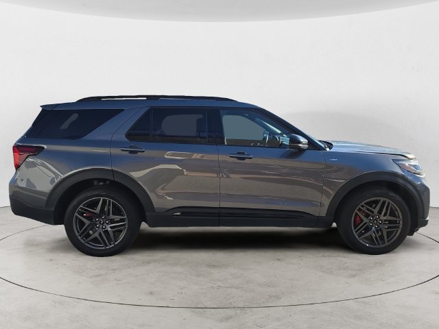 Certified 2025 Ford Explorer ST-Line w/ ST-Line Street Pack AWD/4WD image 4