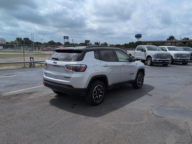 Used 2025 Jeep Compass Trailhawk AWD/4WD image 8