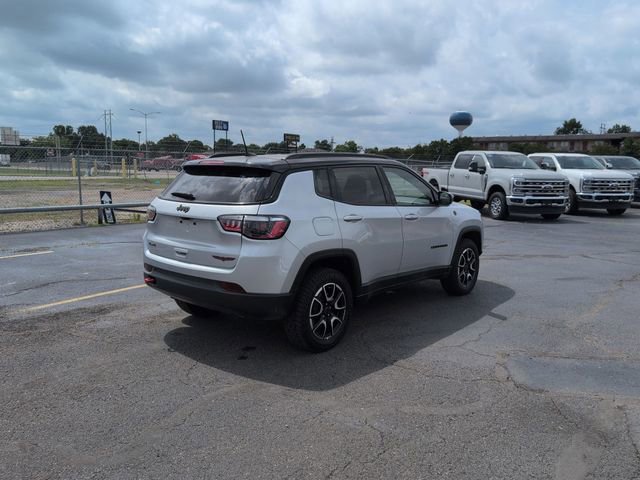 Used 2025 Jeep Compass Trailhawk AWD/4WD image 8