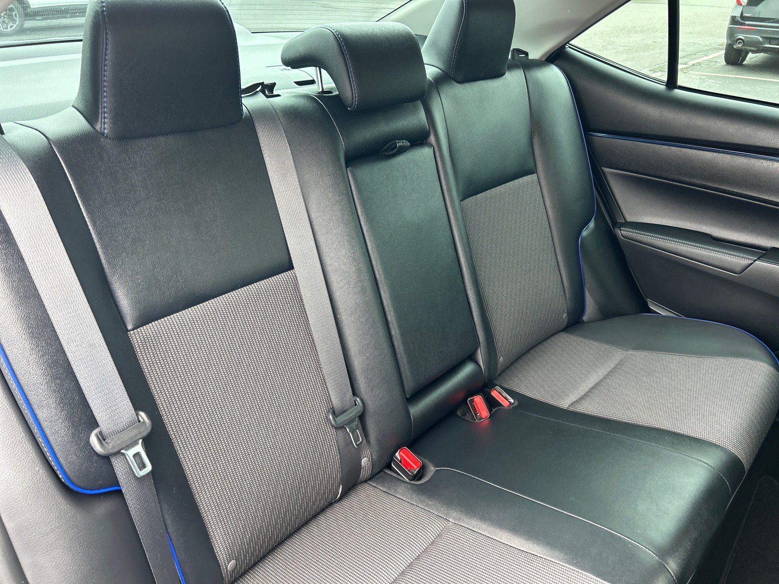 Used 2017 Toyota Corolla SE w/ Carpet Mat Package (TMS) FWD image 17