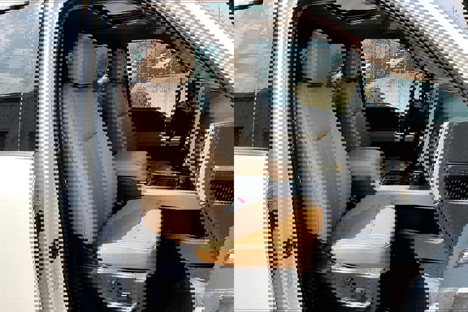 Certified 2022 Ford F250 Lariat w/ Tremor Off-Road Package image 13