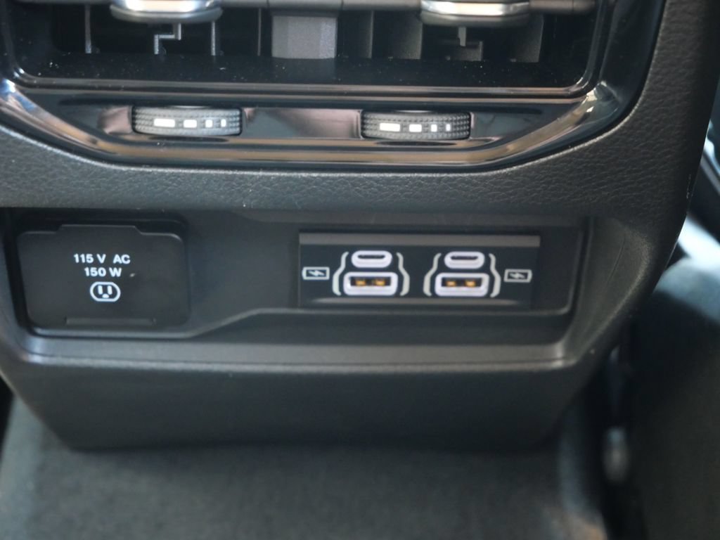 Used 2023 Jeep Grand Cherokee Overland w/ Luxury Tech Group IV AWD/4WD image 13