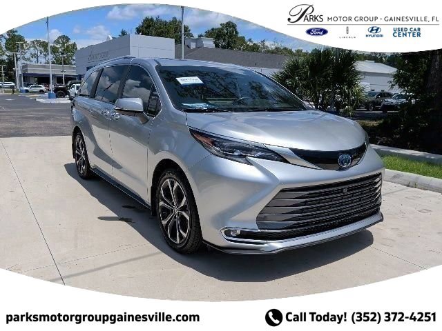 Used 2025 Toyota Sienna Platinum
