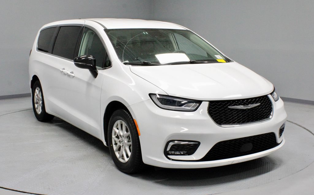 Used 2024 Chrysler Pacifica Touring-L FWD video 1