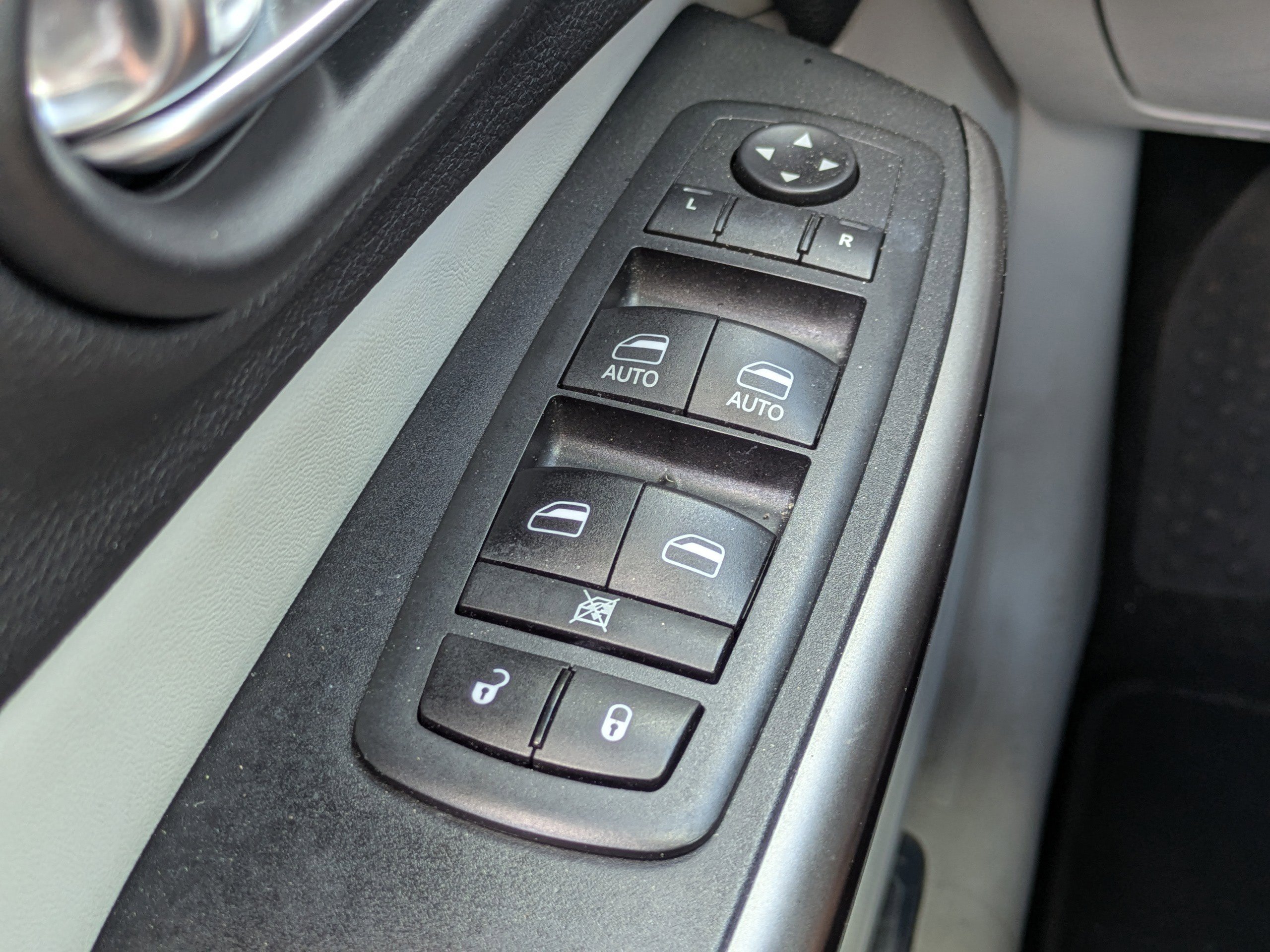 Used 2020 Jeep Cherokee Limited image 21