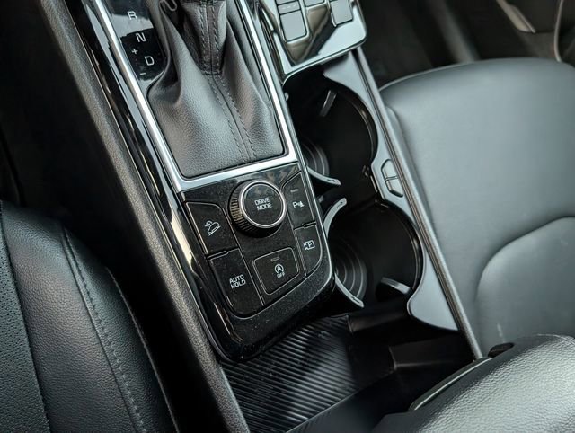 Used 2025 Kia Sportage EX FWD image 19