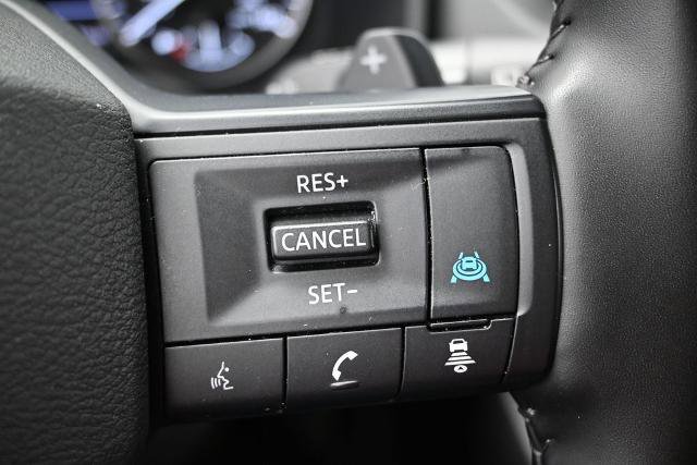Used 2025 Nissan Rogue SV AWD/4WD image 28