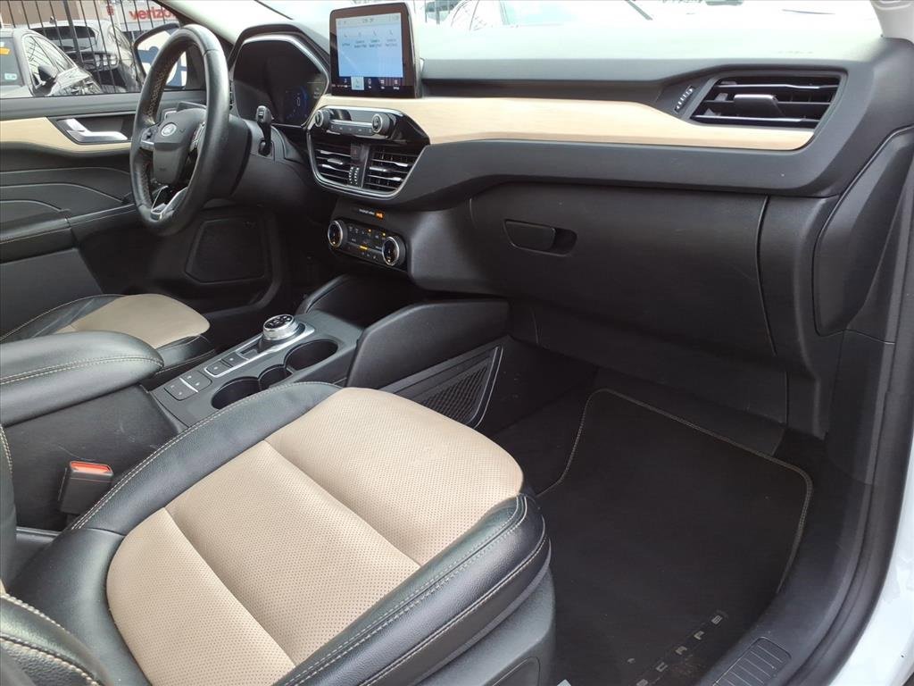 Certified 2022 Ford Escape Titanium w/ Titanium Elite Package image 10