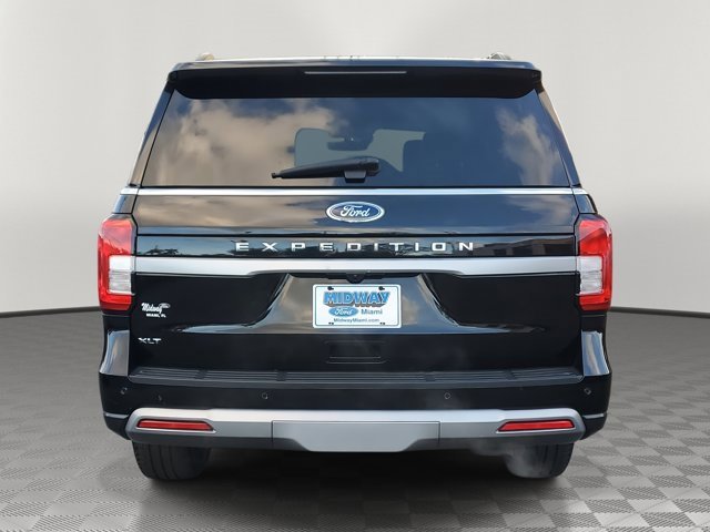 Certified 2024 Ford Expedition XLT image 5