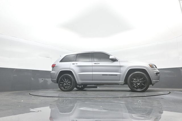 Used 2020 Jeep Grand Cherokee Altitude AWD/4WD image 34