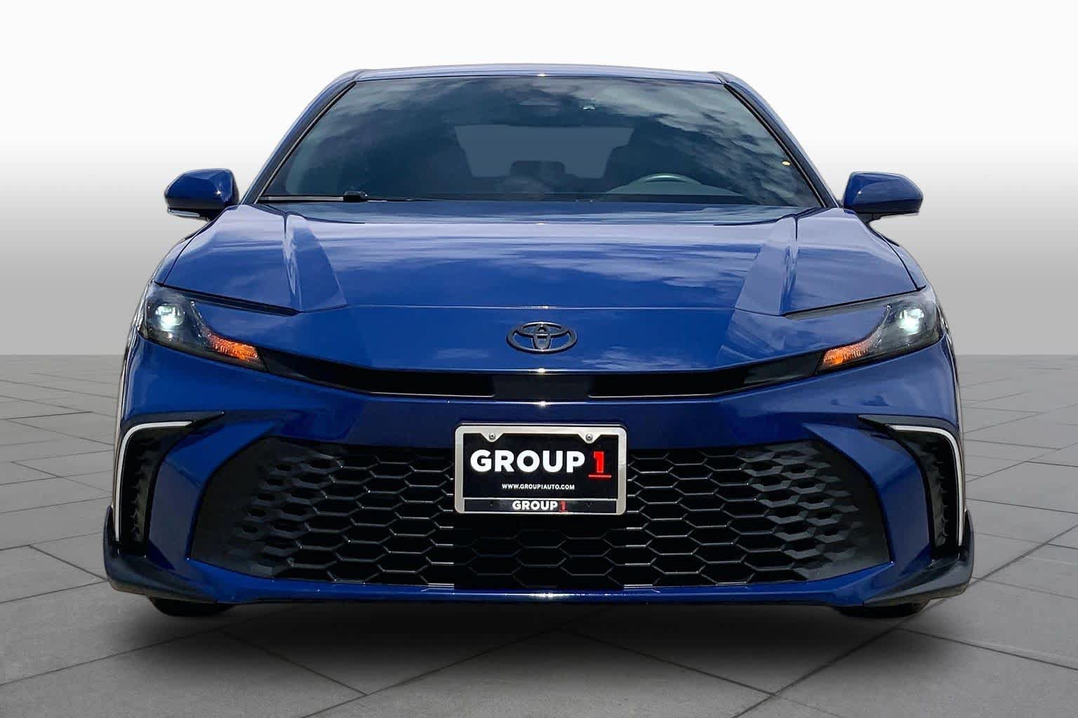 Used 2025 Toyota Camry SE w/ Convenience Package FWD image 4