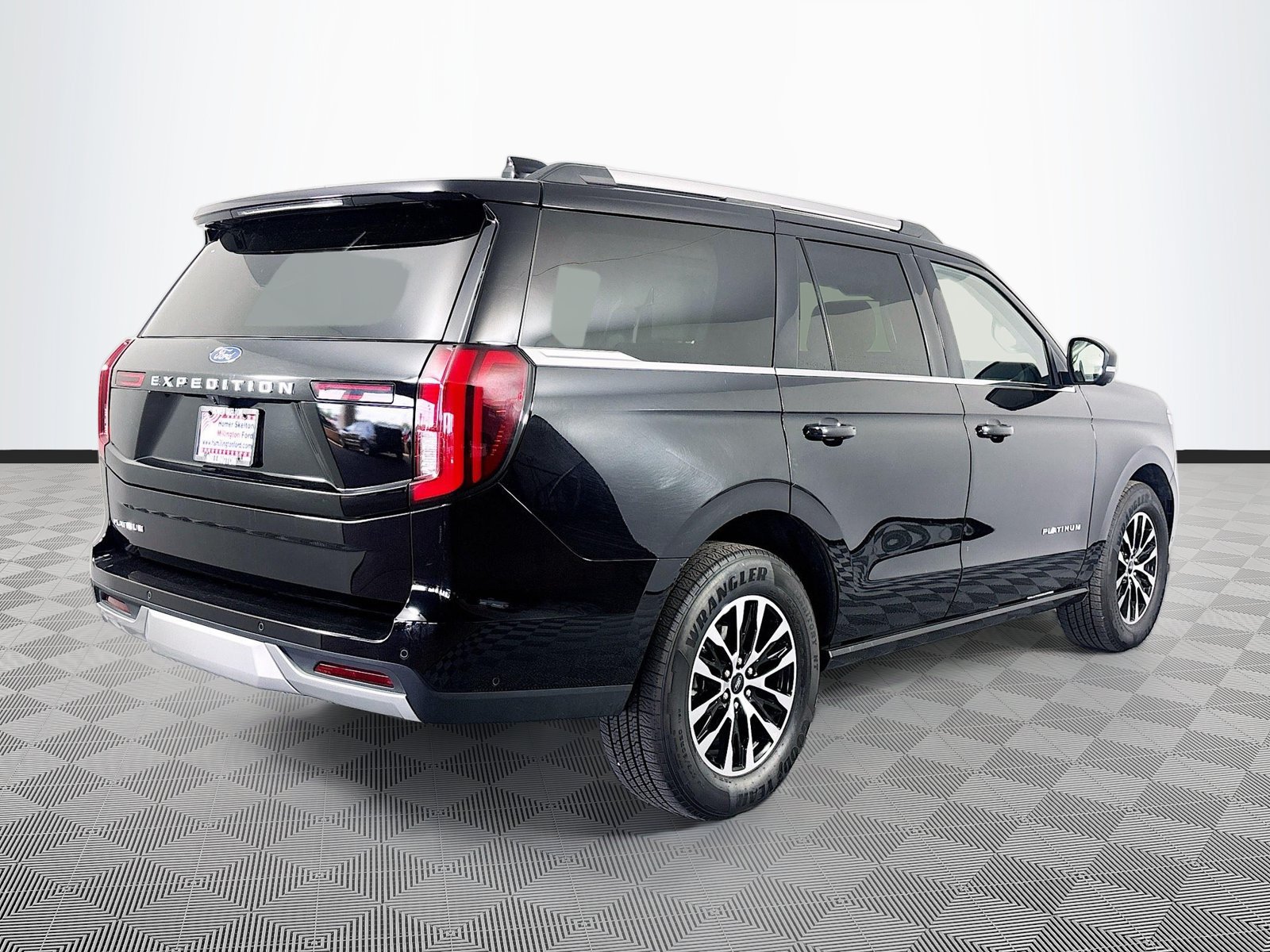 Certified 2025 Ford Expedition Platinum AWD/4WD image 7