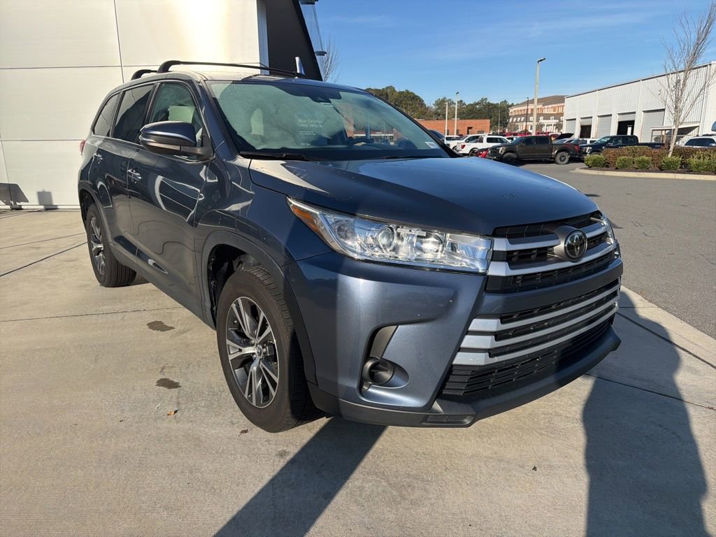 Used 2019 Toyota Highlander LE image 1