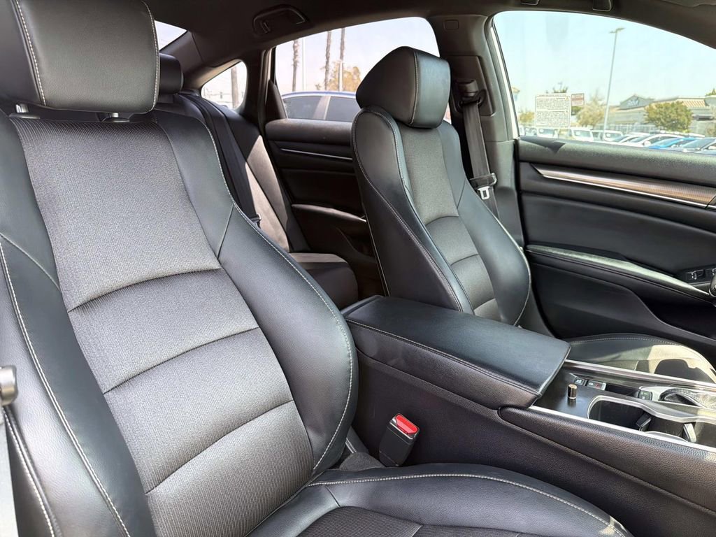 Used 2018 Honda Accord Sport image 26