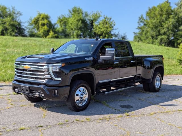 Used 2024 Chevrolet Silverado 3500 High Country w/ Technology Package AWD/4WD image 3