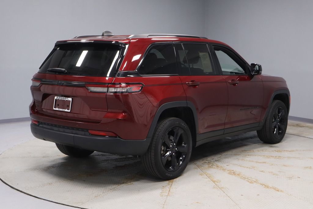 Used 2023 Jeep Grand Cherokee Altitude image 11