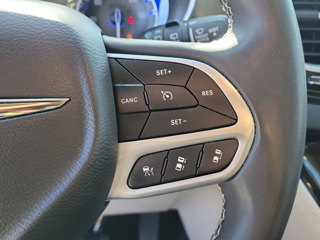 Used 2024 Chrysler Pacifica Touring-L FWD image 26