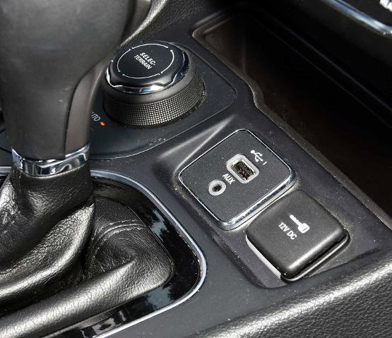 Used 2019 Jeep Cherokee Limited image 24