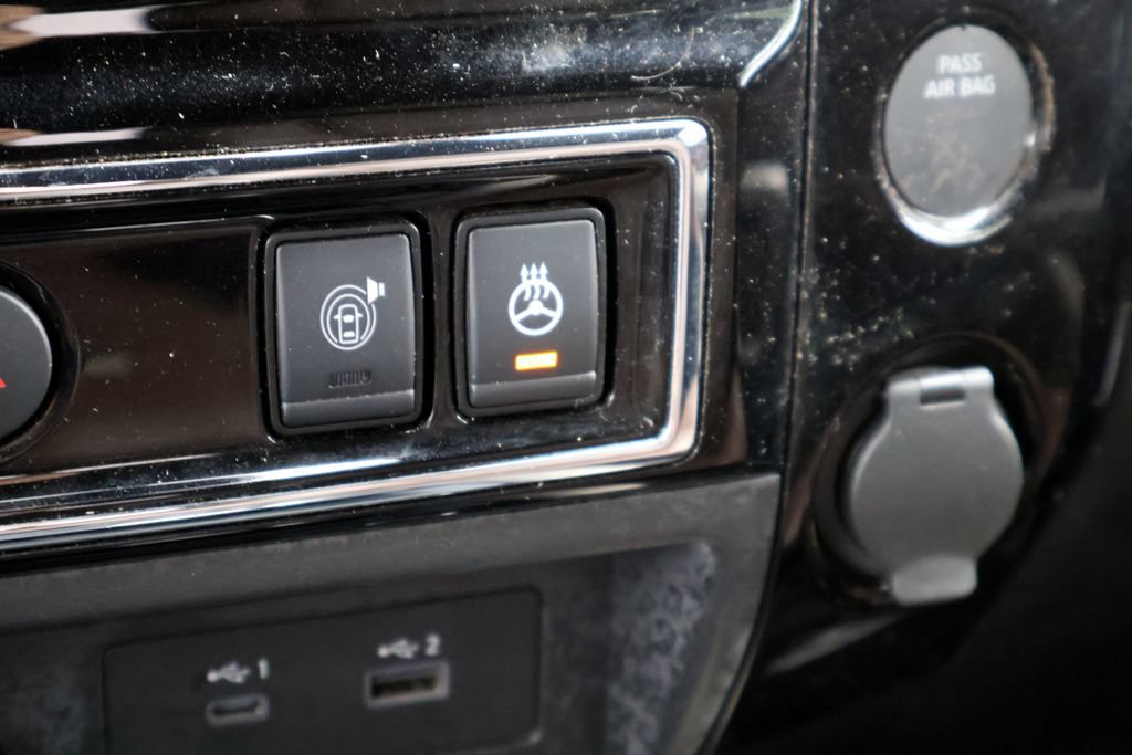 Used 2023 Nissan Titan Platinum Reserve w/ Moonroof Package AWD/4WD image 11