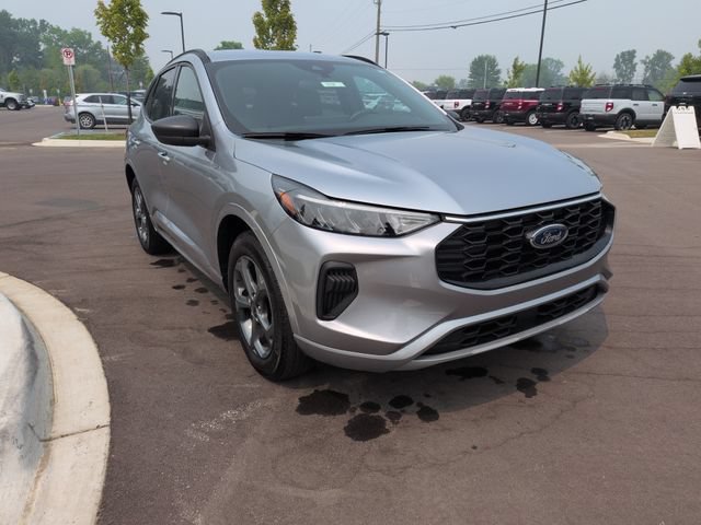 Certified 2024 Ford Escape ST-Line w/ Tech Pack #1 AWD/4WD image 7