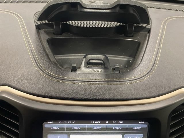 Used 2017 Jeep Cherokee Limited AWD/4WD image 40