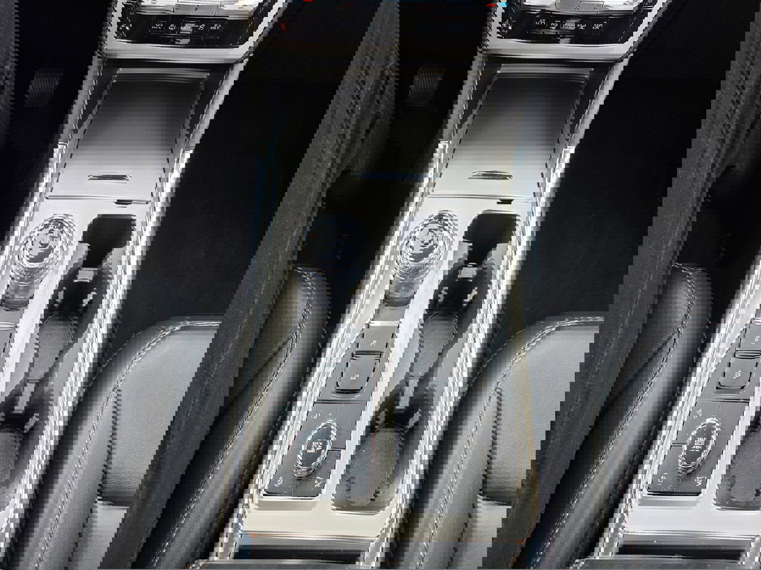 Certified 2022 Ford Explorer XLT w/ Equipment Group 202A image 14