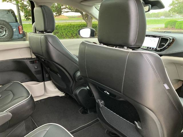Used 2023 Chrysler Pacifica Limited AWD/4WD image 19