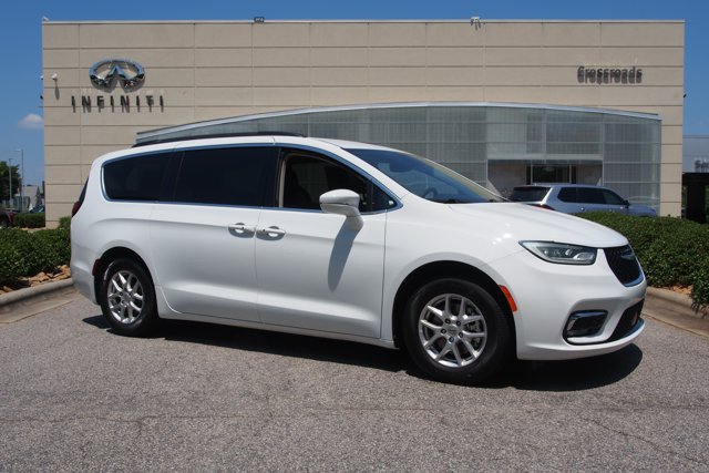 Used 2022 Chrysler Pacifica Touring-L FWD image 1
