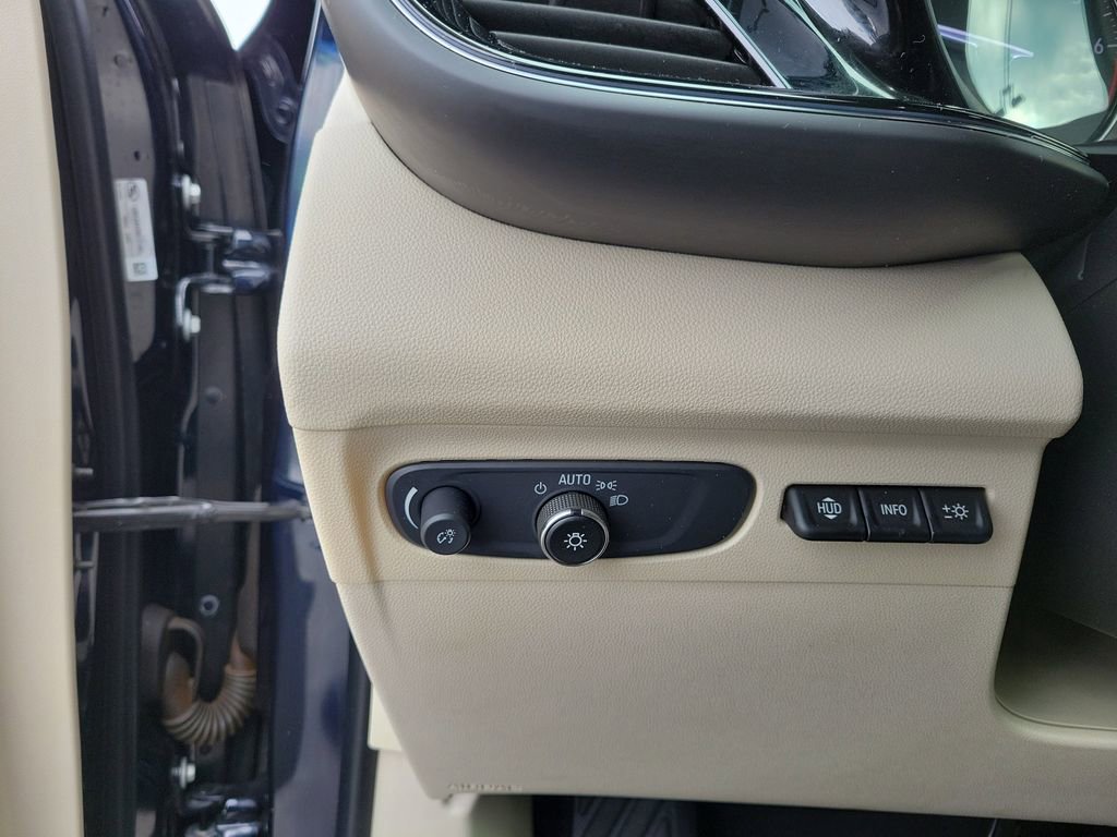 Used 2021 Buick Envision Avenir w/ Technology Package II image 21