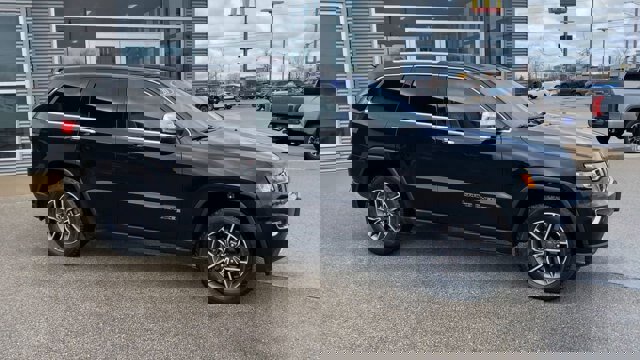 Used 2020 Jeep Grand Cherokee Limited image 3