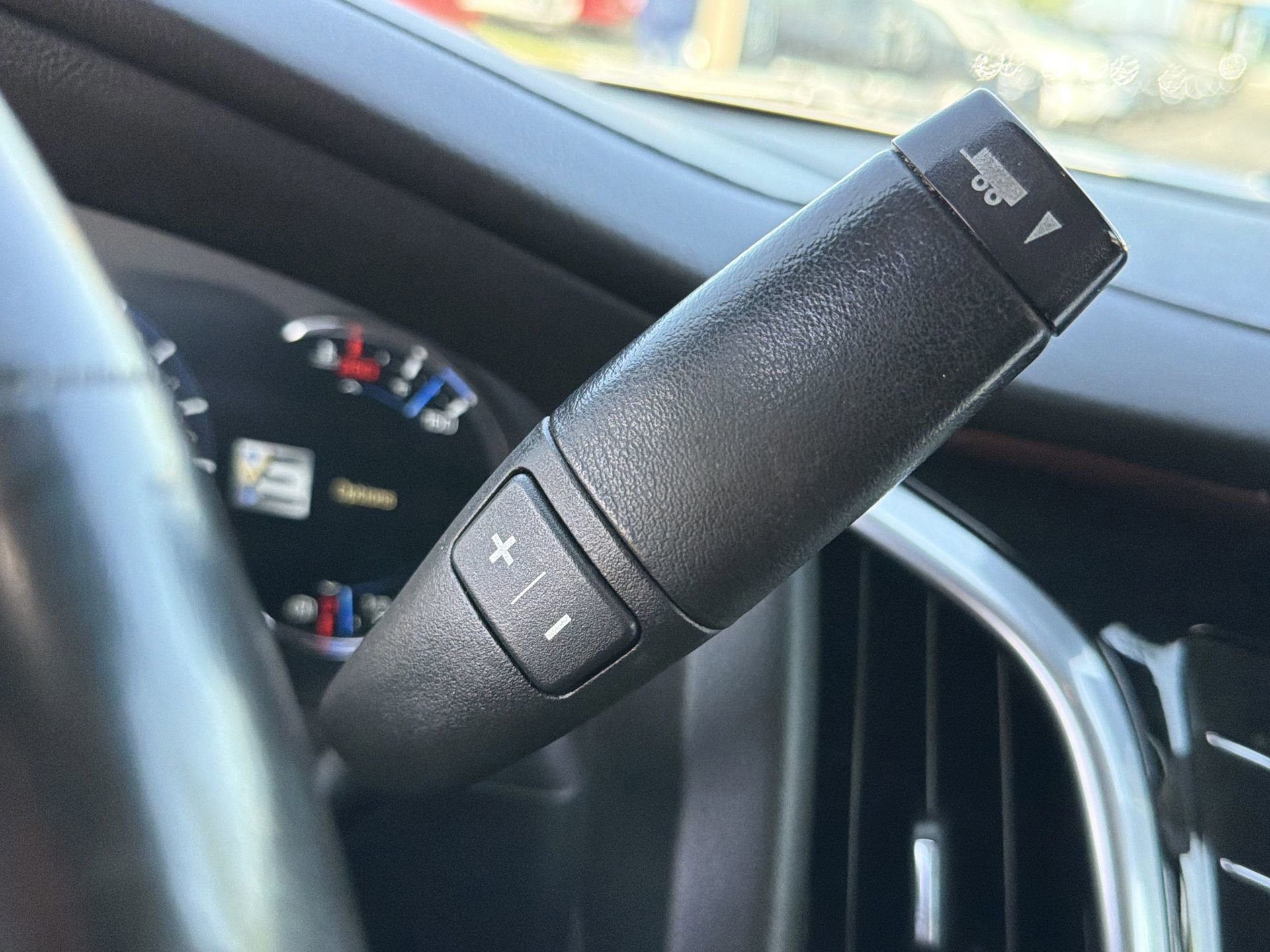 Used 2020 Cadillac Escalade Luxury w/ Escalade Sport Edition AWD/4WD image 20