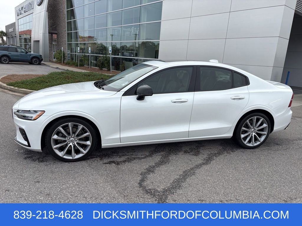 Used 2021 Volvo S60 T5 Momentum w/ Advanced Package image 2