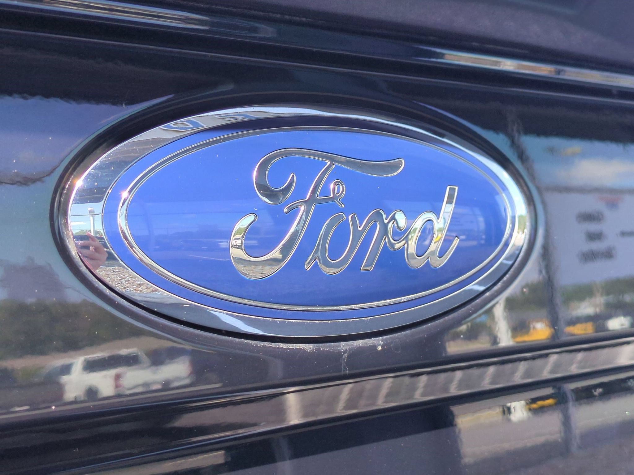 Certified 2022 Ford F350 Lariat w/ Lariat Ultimate Package AWD/4WD image 6