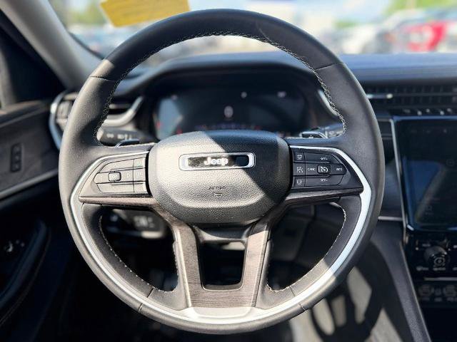 Used 2023 Jeep Grand Cherokee Limited AWD/4WD image 13