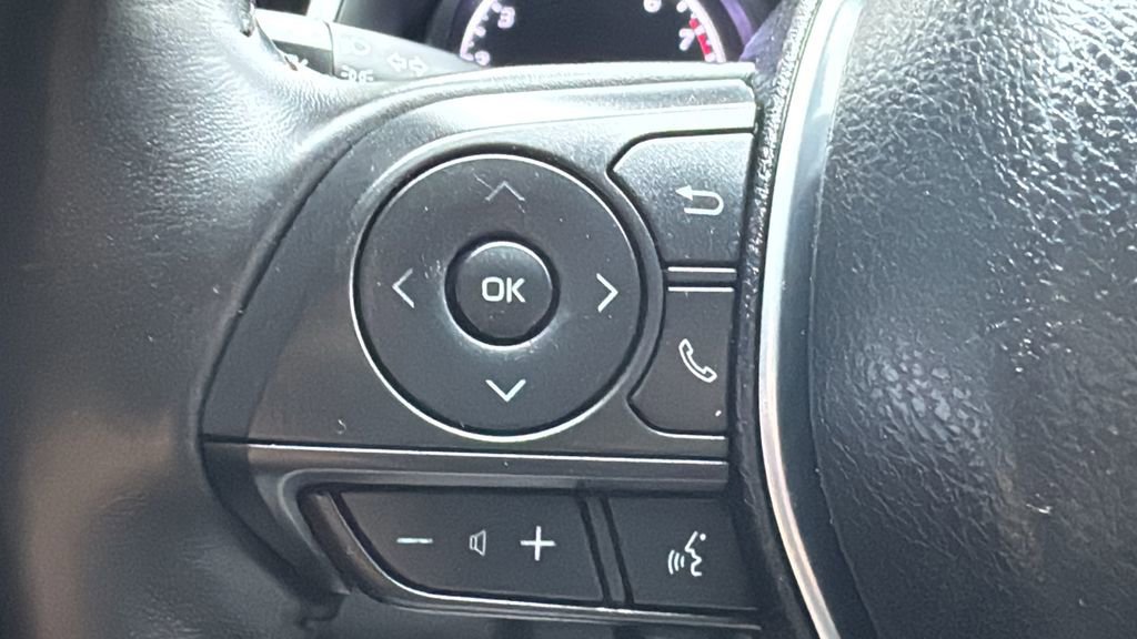 Used 2020 Toyota Camry SE w/ Carpet Mat Package FWD image 12