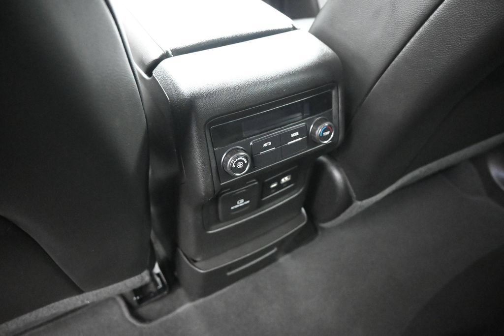 Used 2023 GMC Acadia SLT FWD image 25