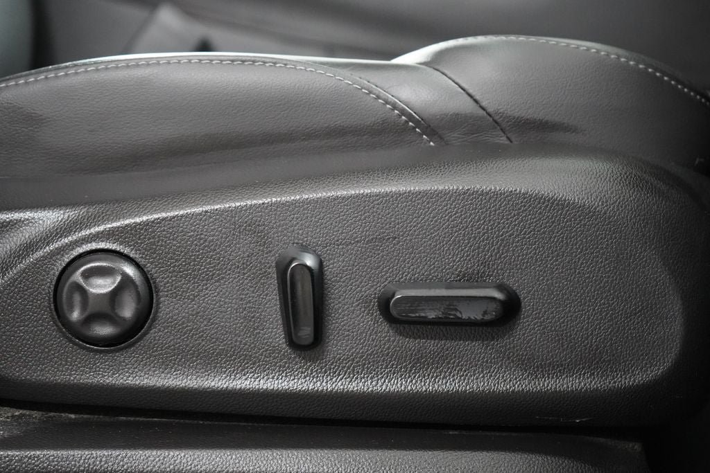 Used 2019 Buick Envision Essence AWD/4WD image 31