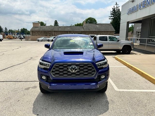 Used 2022 Toyota Tacoma TRD Sport AWD/4WD image 2