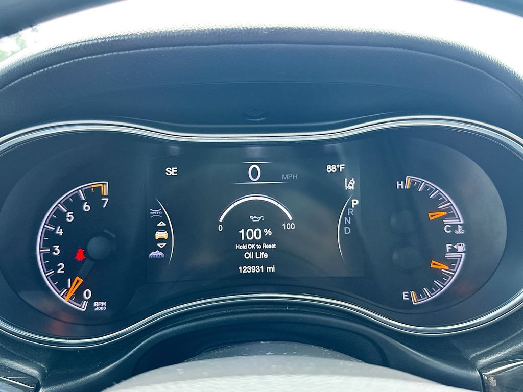 Used 2019 Jeep Grand Cherokee Overland AWD/4WD image 12