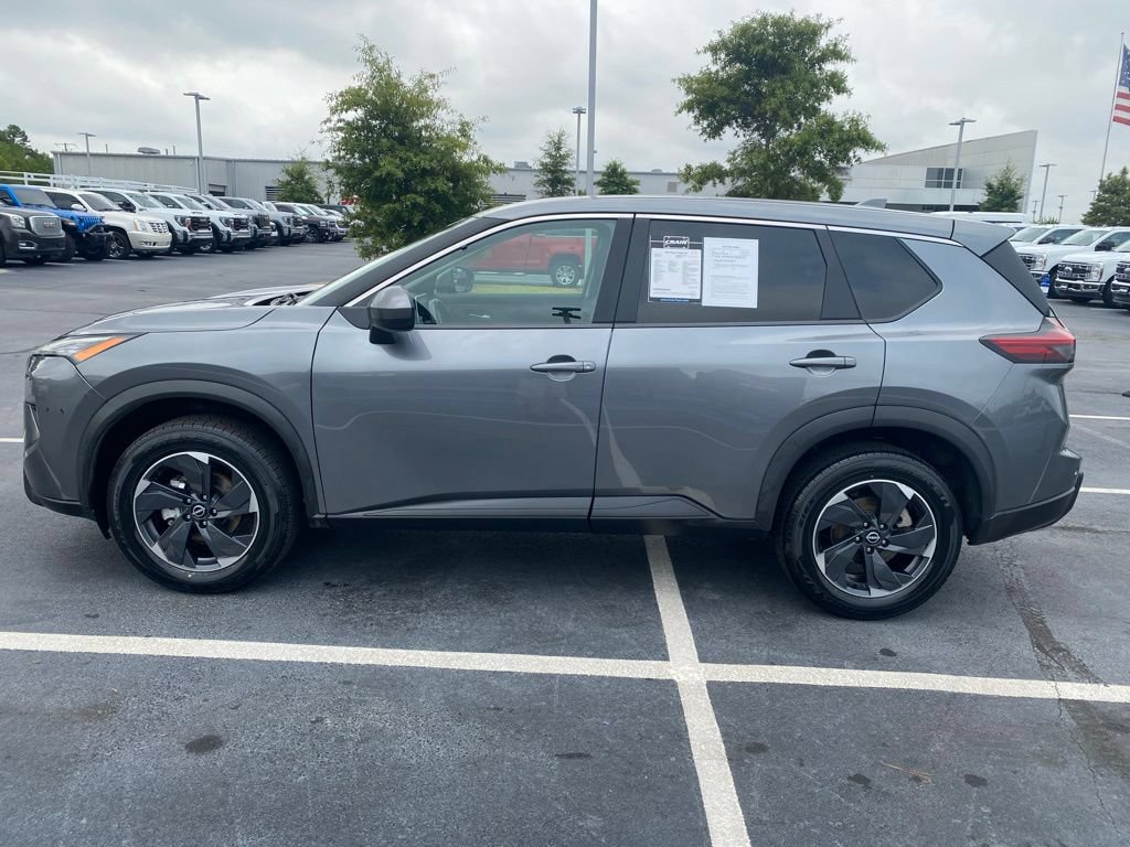 Used 2024 Nissan Rogue SV FWD image 4