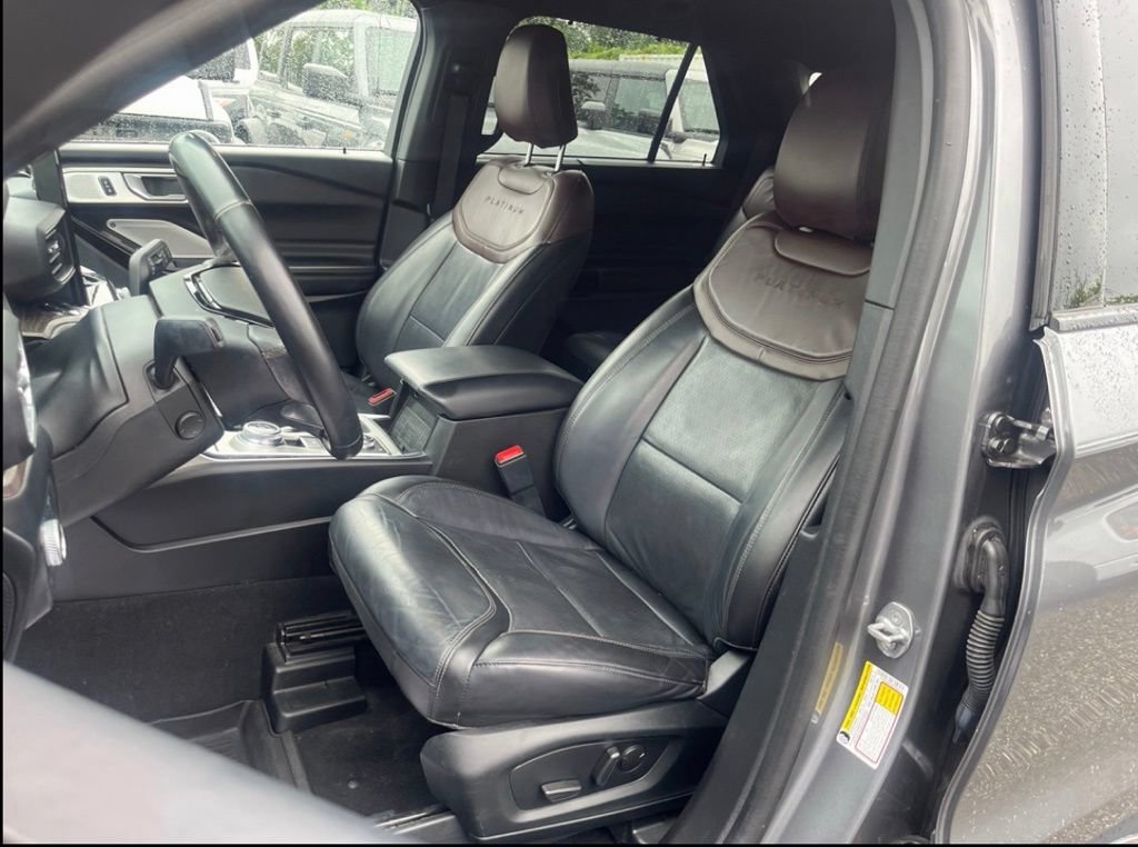 Certified 2022 Ford Explorer Platinum w/ Equipment Group 601A AWD/4WD image 9