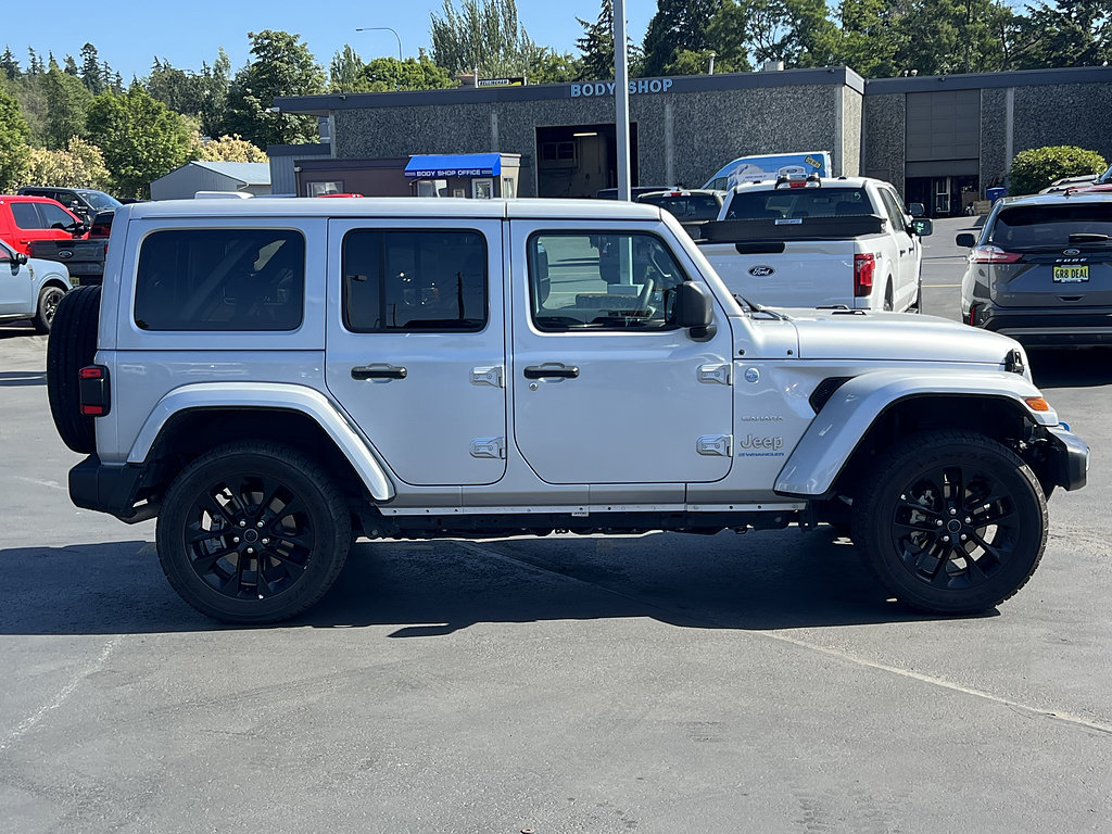Used 2024 Jeep Wrangler Unlimited Sahara AWD/4WD image 5