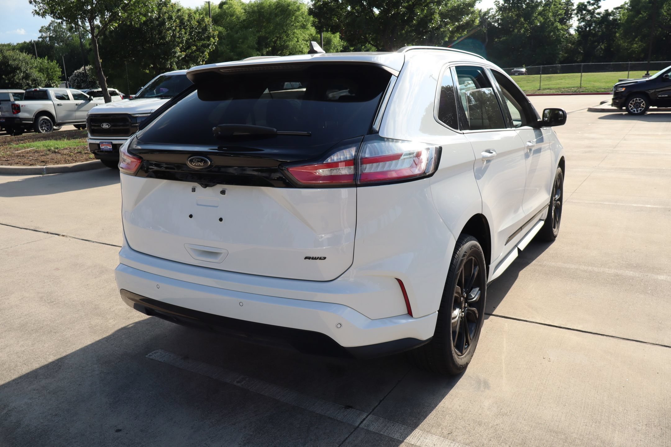 Certified 2022 Ford Edge SE w/ Black Appearance Package AWD/4WD image 3