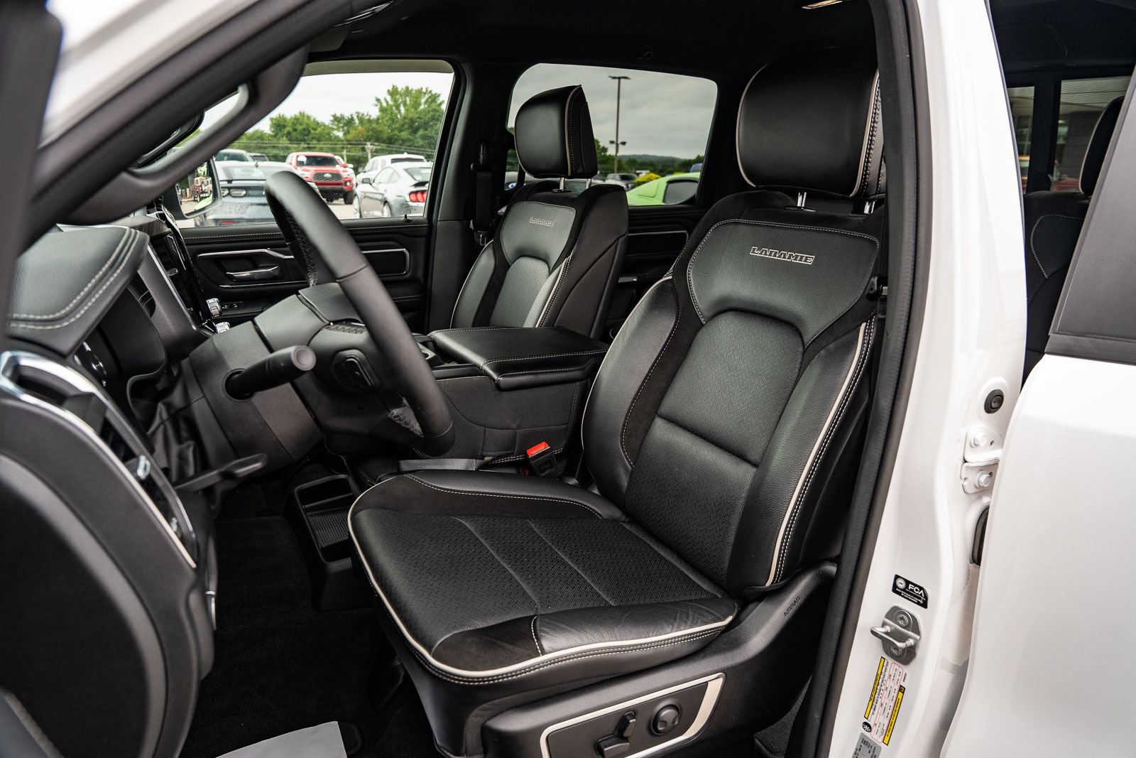 Used 2025 RAM 1500 Laramie AWD/4WD image 20