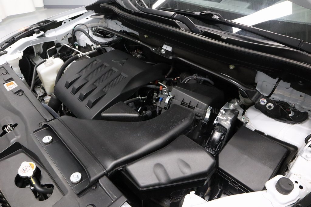 Used 2024 Mitsubishi Eclipse Cross SE image 13