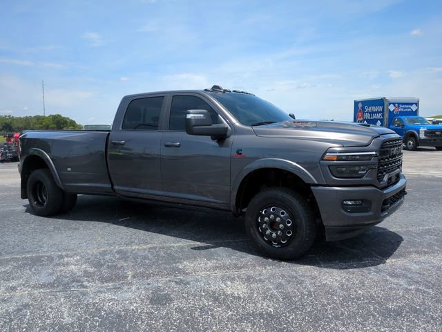 Used 2025 RAM 3500 Limited AWD/4WD image 2