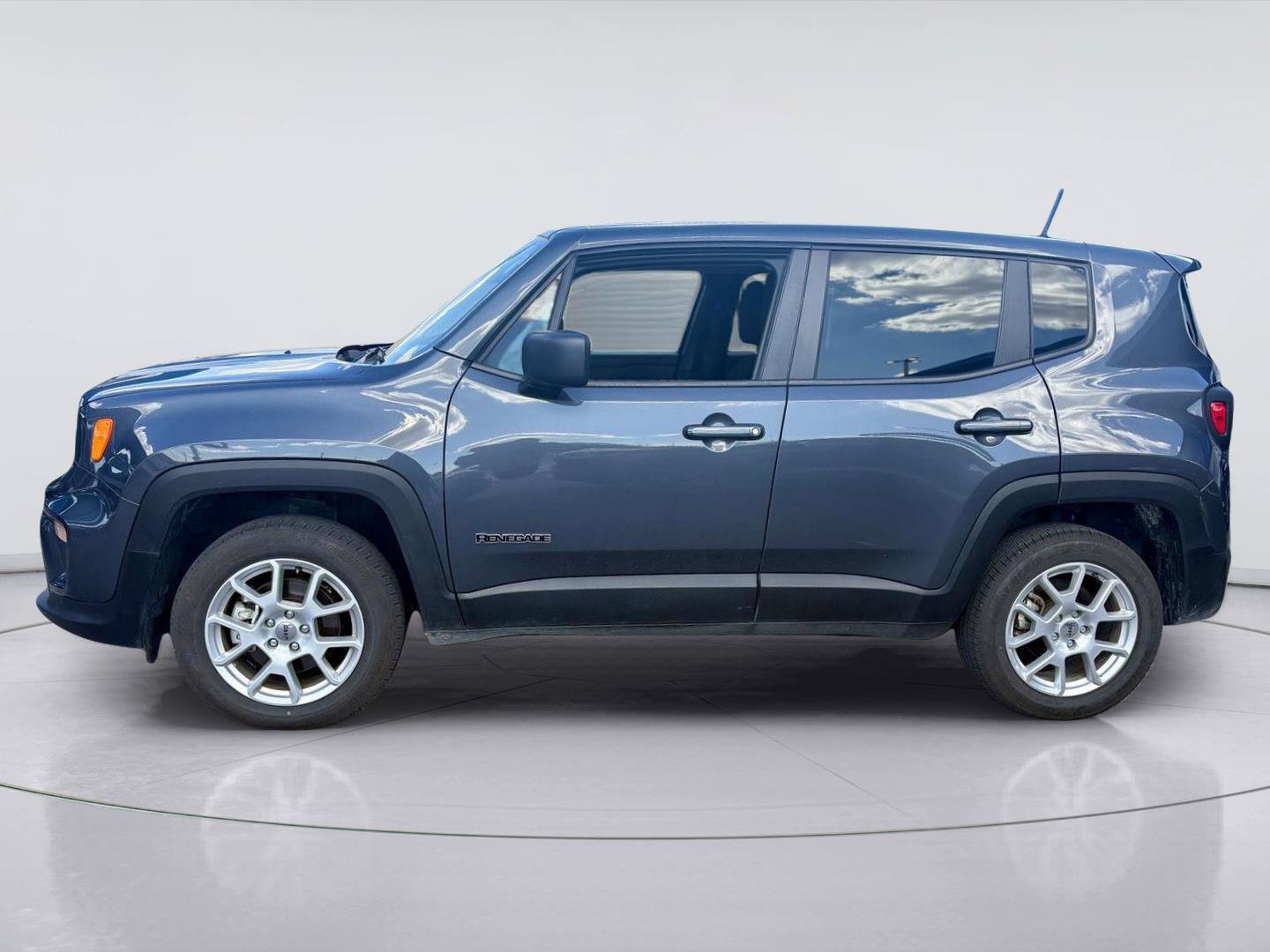 Used 2023 Jeep Renegade Latitude AWD/4WD image 6