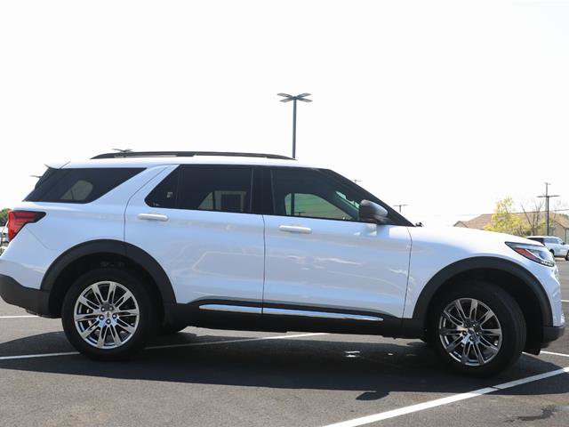 Certified 2025 Ford Explorer Active w/ Active Comfort Package AWD/4WD image 6