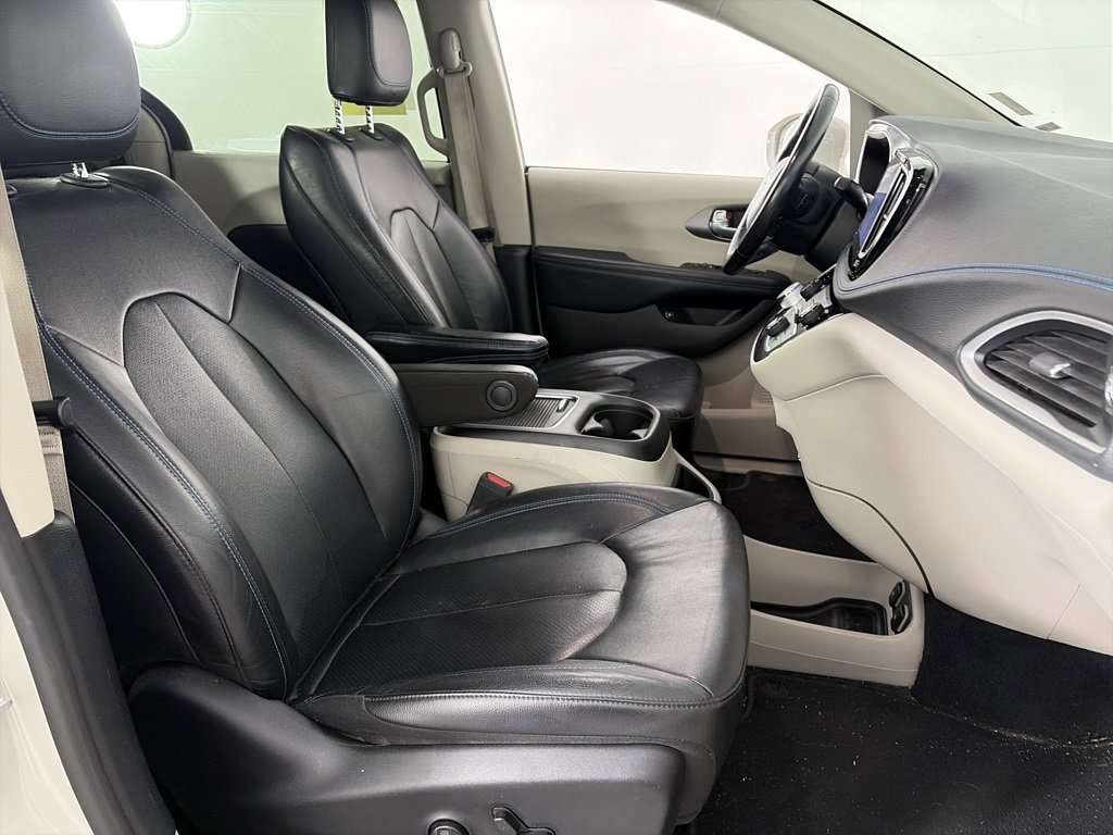 Used 2021 Chrysler Pacifica Touring-L image 29